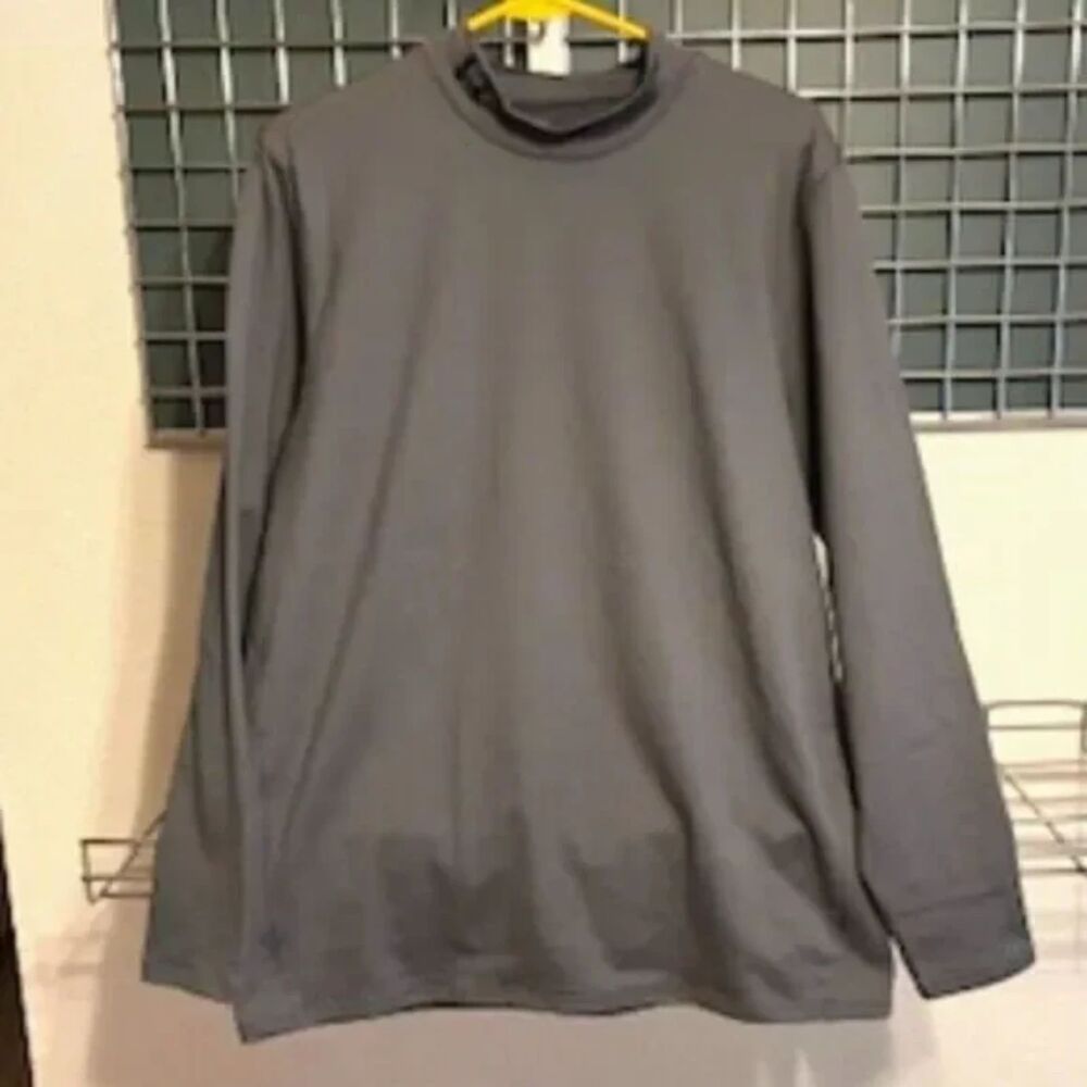 Size: XL {46-48} Long Sleeve Cold Gear Sweatshirt . Under Armour . New w/o Tags